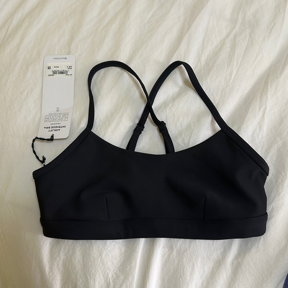 Alo Yoga NWT Airlift Intrigue Bra in black